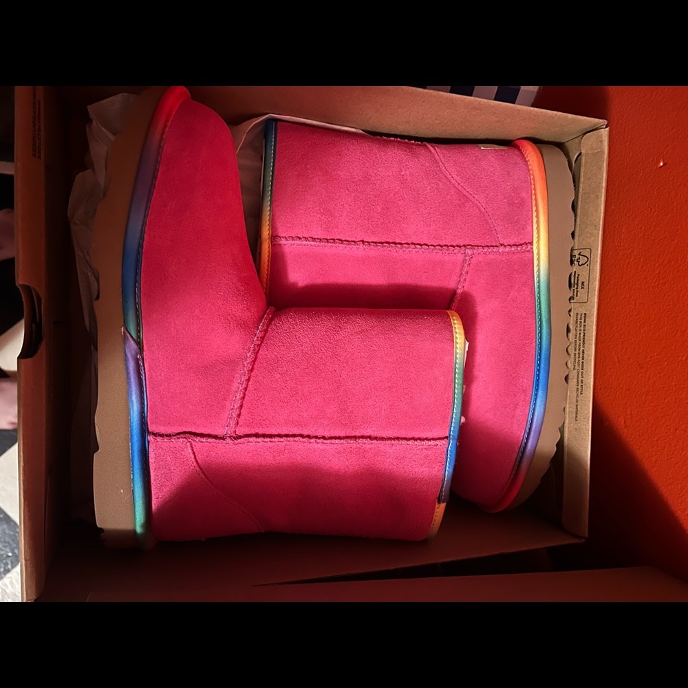 Brand new uggs big kids size 6!